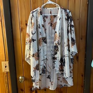 Maurices women’s kimono. Size L/XL